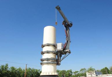 Gru autospinta per la manutenzione di turbine eoliche